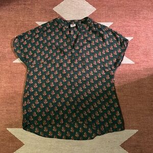 Medium Cabi green short sleeve blouse